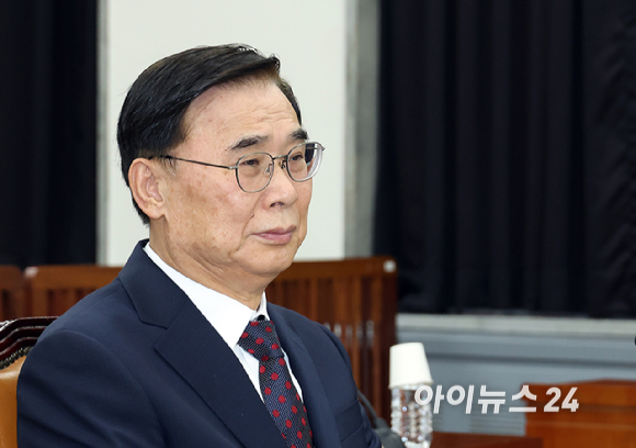 이종석 국가정보원장이 11일 서울 여의도 국회에서 열린 정보위원회 전체회의에 출석하고 있다. [사진=곽영래 기자]