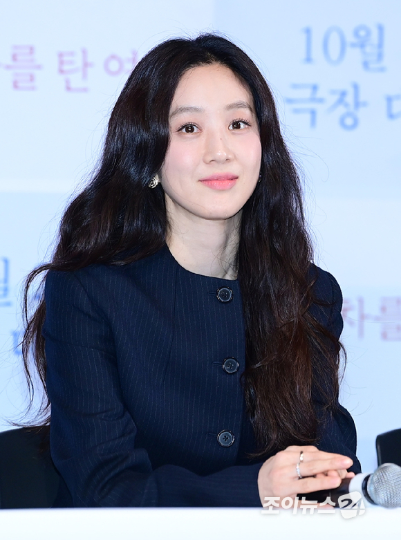 배우 정려원이 27일 오후 서울 CGV 용산아이파크몰에서 열린 영화 '하얀 차를 탄 여자'(감독 고혜진) 언론시사회에 참석하고 있다. [사진=정소희 기자]