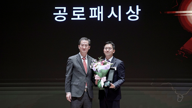 한국투자신탁운용은 21일 열린 '한국거래소 금시장 개설 10주년 기념 세미나'에서 공로패를 수상했다. [사진=한국투자신탁운용]