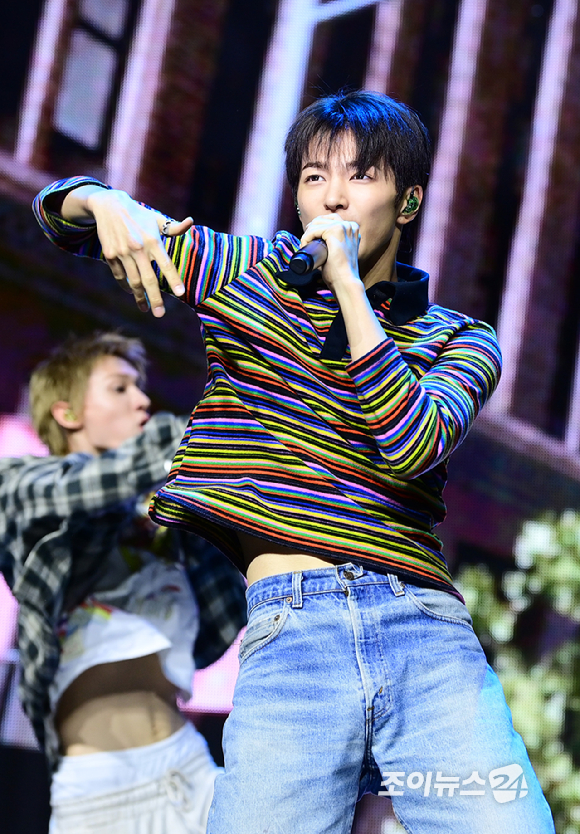 그룹 코르티스 건호가 18일 오후 서울 용산구 블루스퀘어에서 열린 코르티스(CORTIS) 데뷔 쇼케이스 '컬러 아웃사이드 더 라인스'(COLOR OUTSIDE THE LINES)에 참석하고 있다. [사진=정소희 기자]