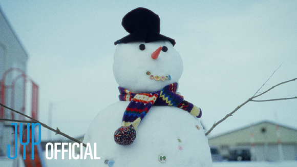 엑스디너리 히어로즈 미니 8집 선공개곡 X room 뮤직비디오 티저 섬네일 [사진=JYP엔터테인먼트]