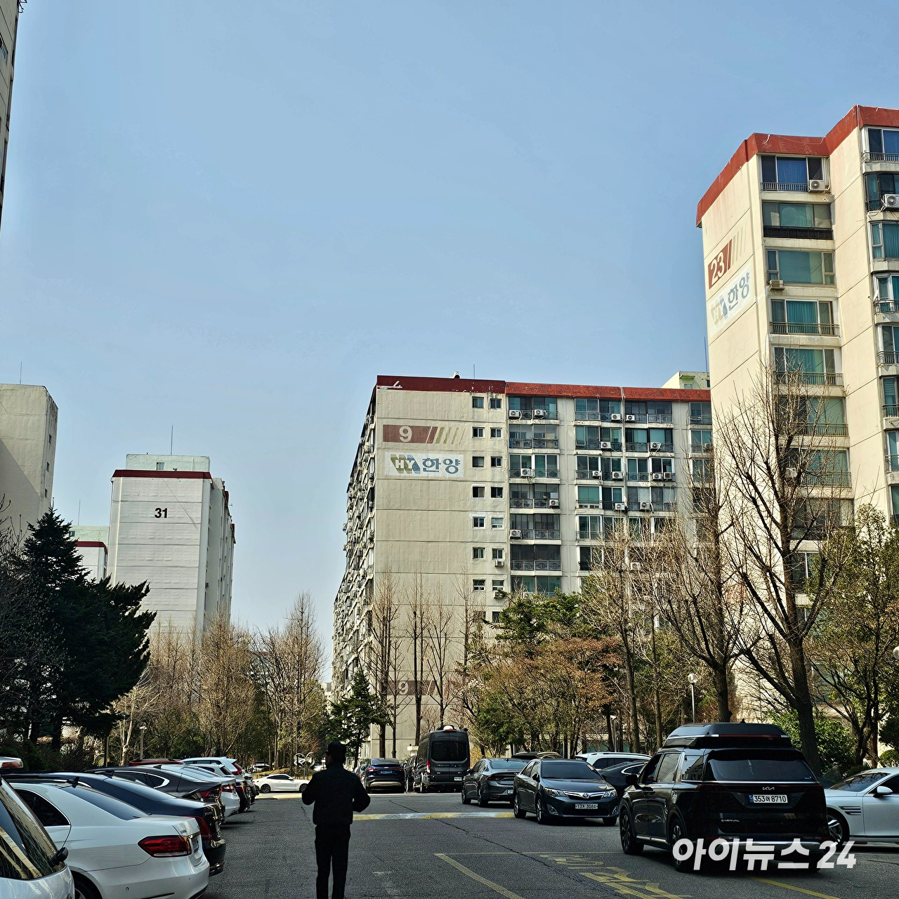 압구정5구역에 포함된 한양2차 아파트 전경. 2026.03.25 [사진=이효정 기자 ]