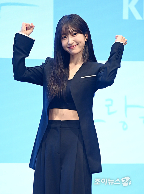 배우 안희연이 22일 오후 서울 구로구 신도림 디큐브시티 더세인트에서 열린 KBS2 주말드라마 '사랑이 온다' 제작발표회에서 포토타임을 갖고 있다. [사진=곽영래 기자]