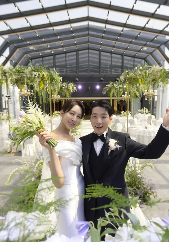 한영과 박군이 26일 서울 모처에서 결혼식을 올렸다. [사진=한영 인스타그램 ]