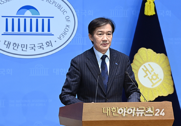 조국 전 조국혁신당 비상대책위원장이 10일 국회 소통관에서 당대표 출마 선언을 하고 있다. [사진=곽영래 기자]