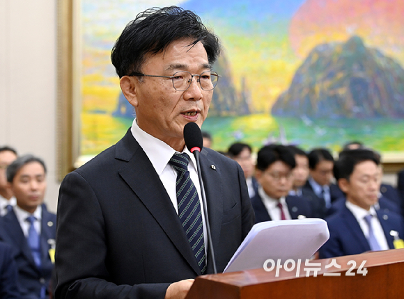 박상진 한국산업은행장이 20일 서울 여의도 국회 정무위원회에서 열린 금융위원회 등에 대한 국정감사에서 업무보고를 하고 있다. [사진=곽영래 기자]
