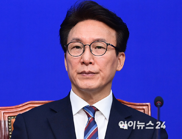김민석 더불어민주당 대표가 30일 서울 여의도 국회에서 열린 최고위원회의에 참석하고 있다. [사진=정소희 기자]