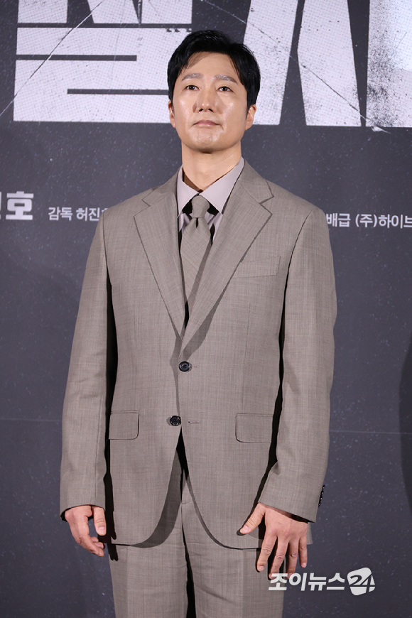 허진호 감독, 배우 유해진, 박해일, 이민호가 10일 오전 서울 용산구 CGV용산아이파크몰점에서 진행된 영화 '암살자(들)'(감독 허진호) 제작보고회에 참석해 포즈를 취하고 있다. [사진=문수지 기자]