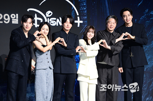 배우 김성철-문정희-이현욱-박보영-김희원-이광수가 27일 서울 영등포구 여의도동 콘래드 서울 호텔에서 열린 디즈니+ 오리지널 시리즈 '골드랜드' 제작발표회에 참석하고 있다. [사진=정소희 기자]