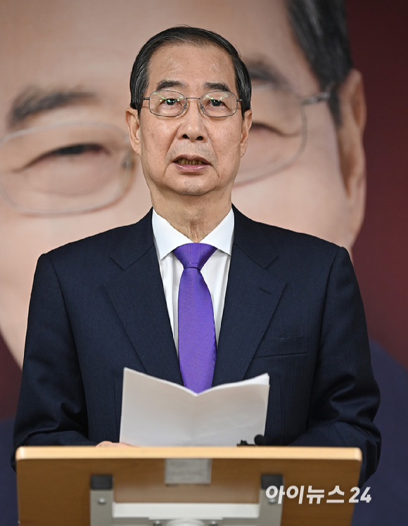 한덕수 무소속 대통령선거 예비후보가 7일 서울 영등포구 선거캠프 사무실에서 열린 기자회견에서 대선 단일화와 관련해 발언하고 있다. [사진=곽영래 기자]