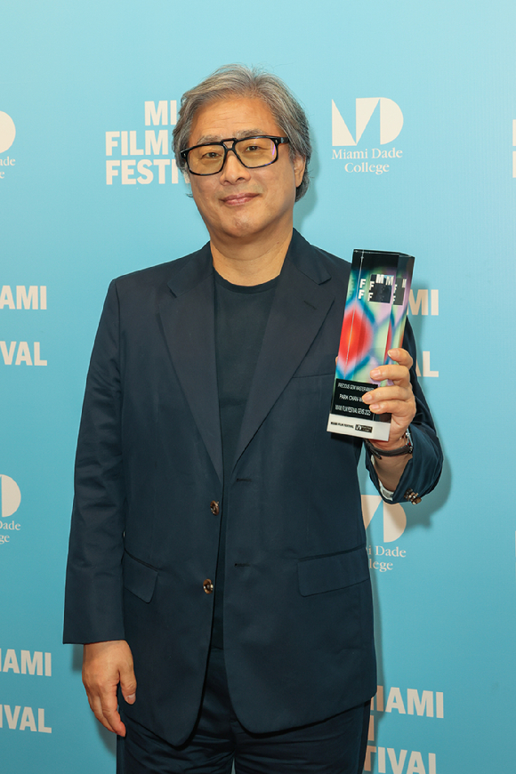 박찬욱 감독이 마이애미 국제영화제에서 공로상을 수상했다. [사진=Miami Film Festival]