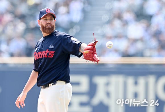 롯데 자이언츠 선발 마운드 한 축을 지킨 댄 스트레일리가 18일 웨이버 공시 요창돼 소속팀을 떠나게 됐다. [사진=아이뉴스24 포토 DB]