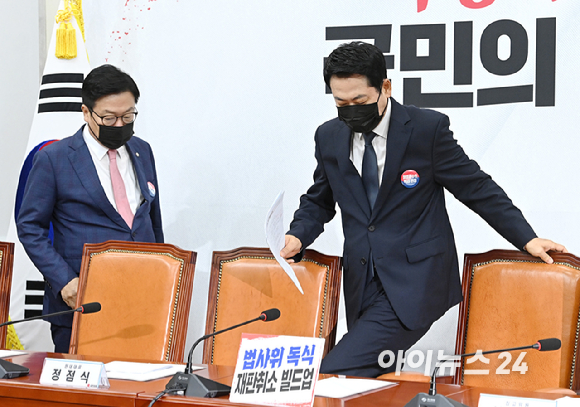 장동혁 국민의힘 대표가 6일 서울 여의도 국회에서 열린 최고위원회의에 참석하고 있다. [사진=곽영래 기자]