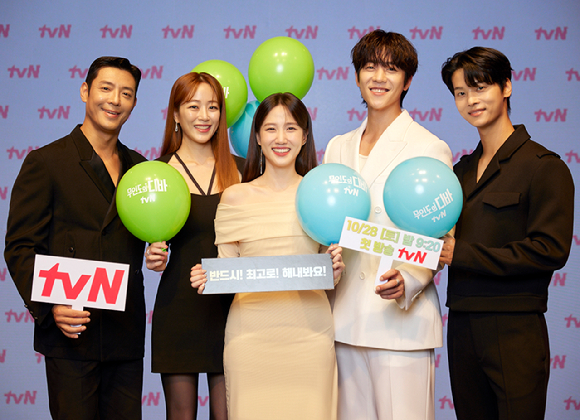 배우 김주헌-김효진-박은빈-채종협-차학연이 19일 온라인으로 진행된 tvN 새 토일드라마 '무인도의 디바' 제작발표회에 참석하고 있다. [사진=tvN]