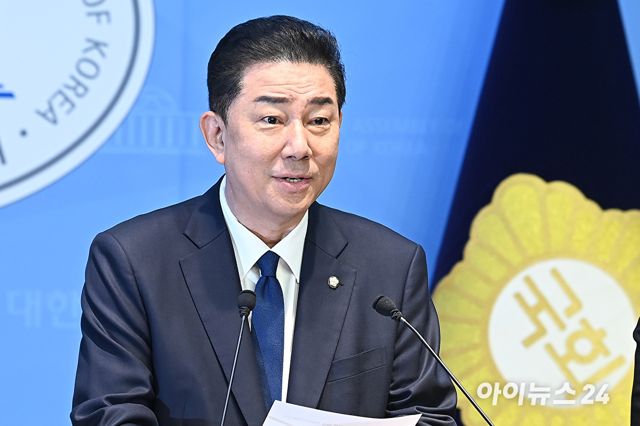 김병기 더불어민주당 의원이 19일 서울 여의도 국회 소통관에서 현안 관련 기자회견을 하고 있다. [사진=곽영래 기자]