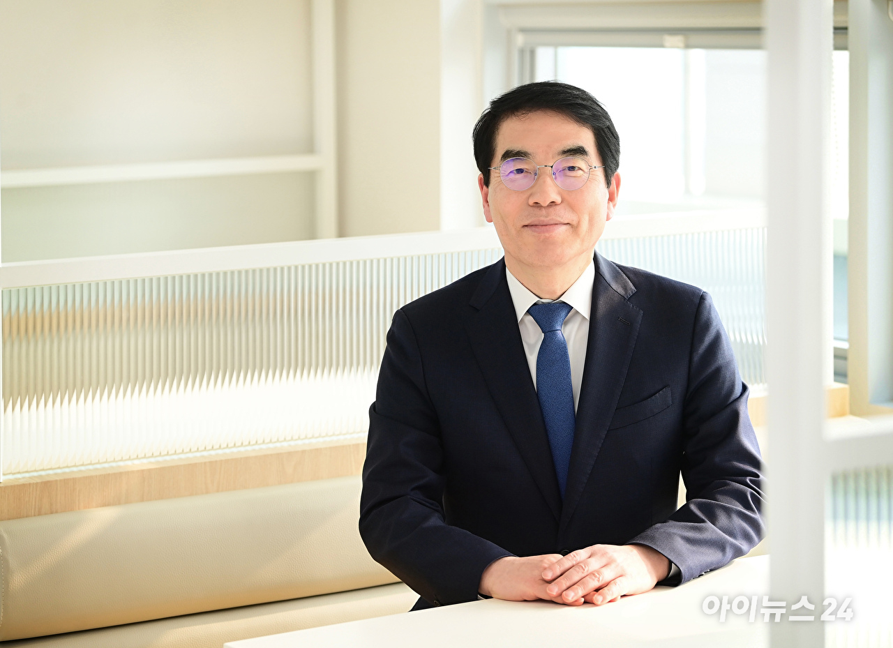 경기도지사 출마를 선언한 양기대 전 더불어민주당 의원이 29일 서울 영등포구 아이뉴스24에서 진행된 인터뷰에 앞서 포즈를 취하고 있다. [사진=정소희 기자]