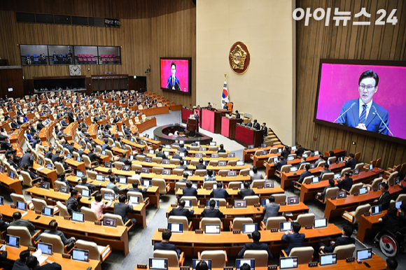 김민석 더불어민주당 대표가 7일 서울 여의도 국회에서 열린 제439회국회(정기회) 제3차 본회의에서 교섭단체 대표연설을 하고 있다. [사진=곽영래 기자]