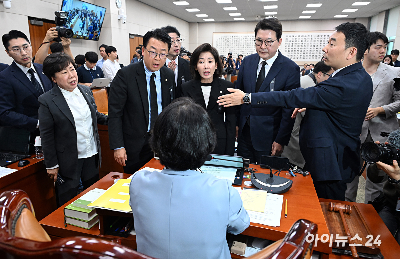 더불어민주당 김병기 원내대표가 19일 서울 여의도 국회에서 국정감사 등 현안 관련 기자간담회를 하고 있다. 2025.10.19 [사진=연합뉴스]