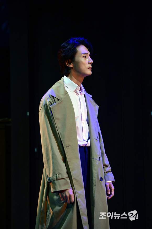 배우 윤시윤이 10일 오후 서울 강서구 마곡동 LG아트센터 서울에서 열린 연극 '사의 찬미' 프레스콜에서 열연하고 있다. [사진=정소희 기자]