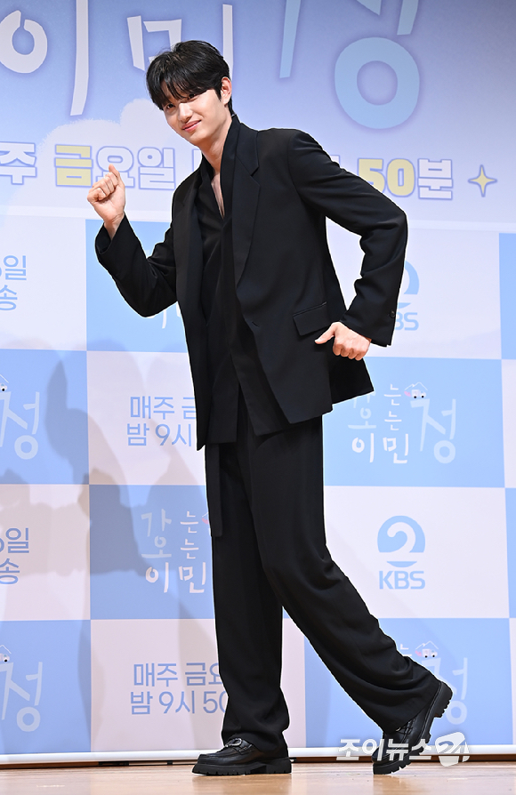 배우 김재원이 16일 서울 여의도 KBS 아트홀에서 열린 KBS 2TV 신규 예능 '가는정 오는정 이민정' 제작발표회에서 포토타임을 갖고 있다. [사진=곽영래 기자]