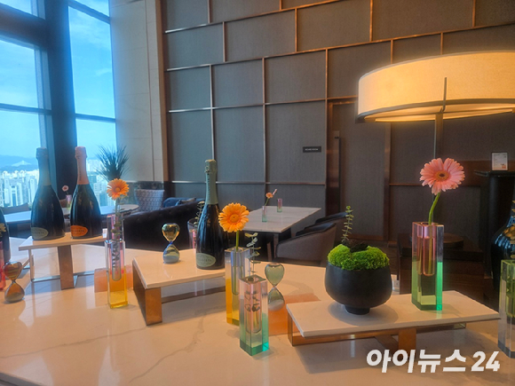 풀만 앰배서더 서울 이스트폴 프리미엄 디럭스룸 전경. [사진=박은경 기자]