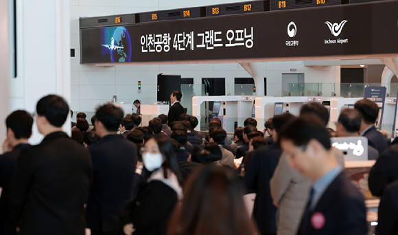 인천공항 제2여객터미널 확장구역 내 수속 카운터. [사진=연합뉴스]