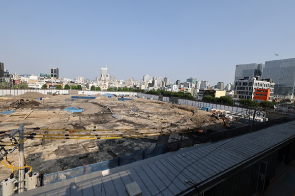 세운상가에서 본 종묘 공원과 종묘 [사진=연합뉴스]