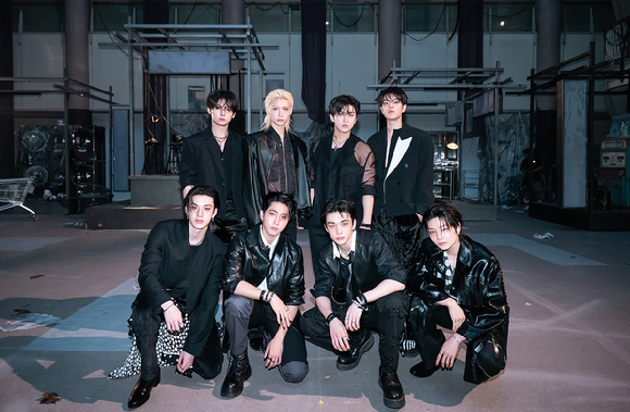 스트레이 키즈 단체 비하인드 포토 [사진=JYP엔터테인먼트]