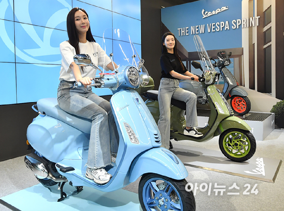 이탈리아 아이코닉 모터사이클 브랜드 베스파가 12일 오전 서울 강남구 베스파 모토플렉스 서울점에서 신모델 프리마베라 S, 스프린트 S를 공개했다. [사진=곽영래 기자]