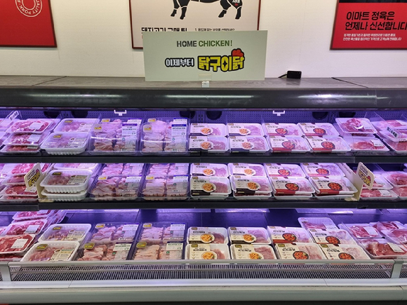 이마트 용산점 '닭구이닭' 매대. [사진=이마트]