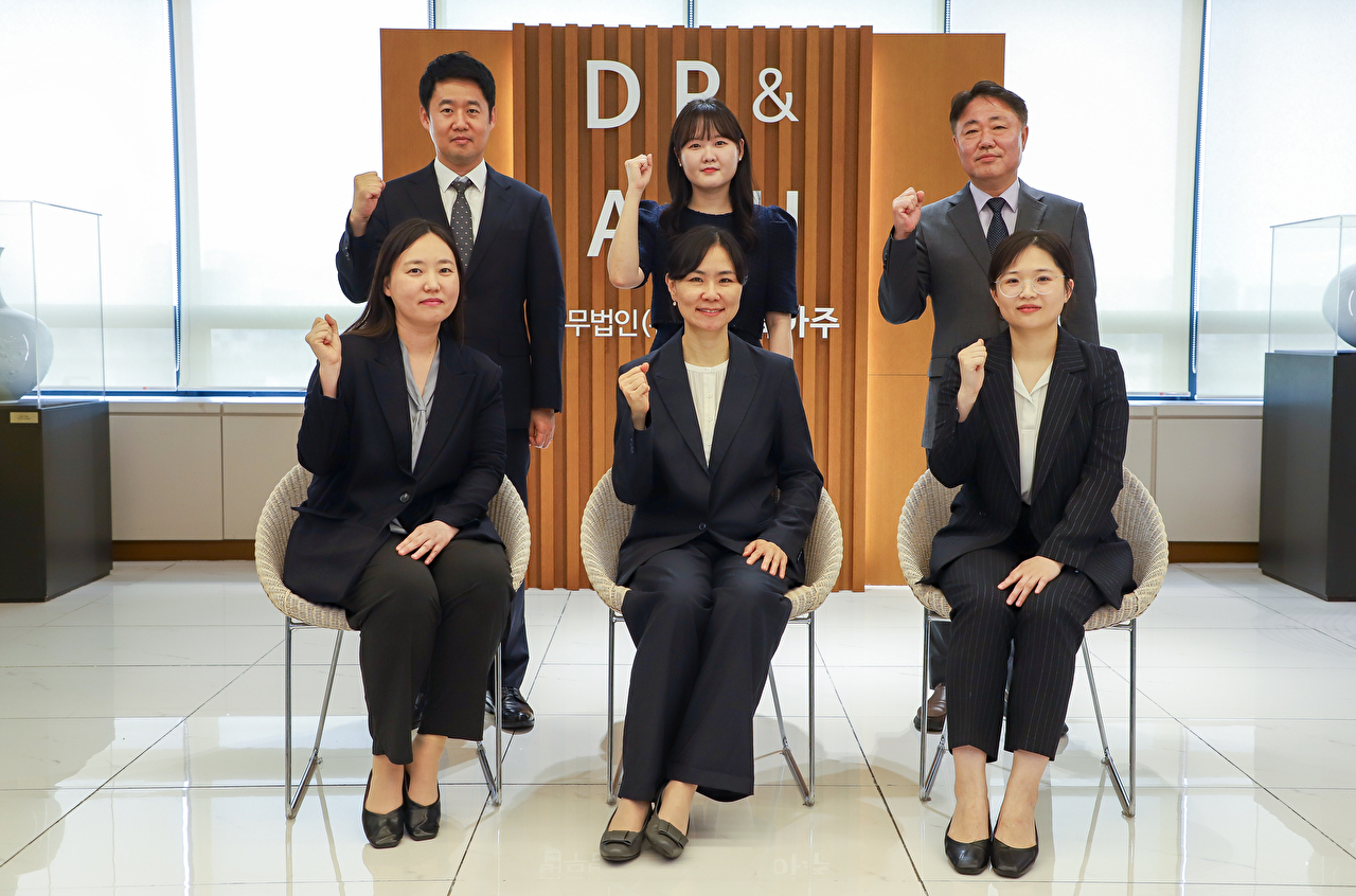 법무법인 대륙아주 ‘학교폭력 대응센터’ 주요 구성원들. 왼쪽 아래부터 임미하, 정유리, 전다솜, 탁기주, 이선호, 윤상혁 변호사. [사진=법무법인 대륙아주]