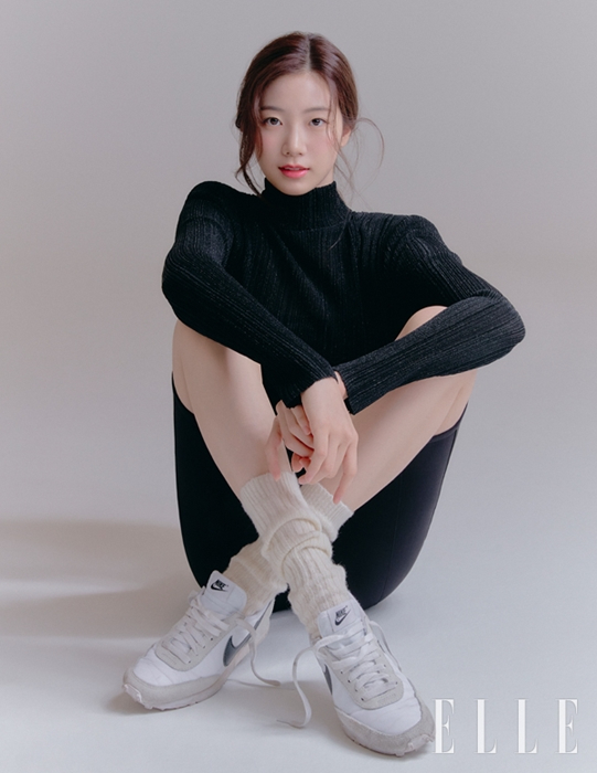 르세라핌 카즈하가 단독 화보를 촬영했다. [사진=엘르 ]