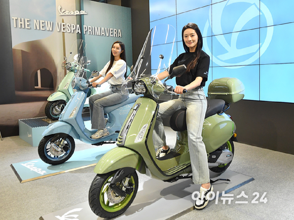 이탈리아 아이코닉 모터사이클 브랜드 베스파가 12일 오전 서울 강남구 베스파 모토플렉스 서울점에서 신모델 프리마베라 S, 스프린트 S를 공개했다. [사진=곽영래 기자]