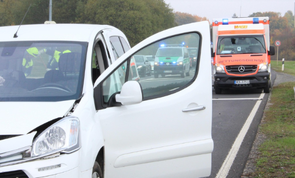 경부고속도로 부근에서 교통사고로 멈춰있던 승용차를 뒤따르던 버스가 다시 들이받는 사고가 발생해 1명이 숨지고 2명이 다쳤다. 본 기사와 무관한 이미지. [사진=픽사베이@bayern-reporter_com]