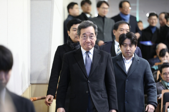 새미래민주당 상임고문인 이낙연 전 국무총리가 10일 오후 광주 전일빌딩245에서 열린 시국토론회에 참석해 기조연설을 하고 있다. [사진=새미래민주당]