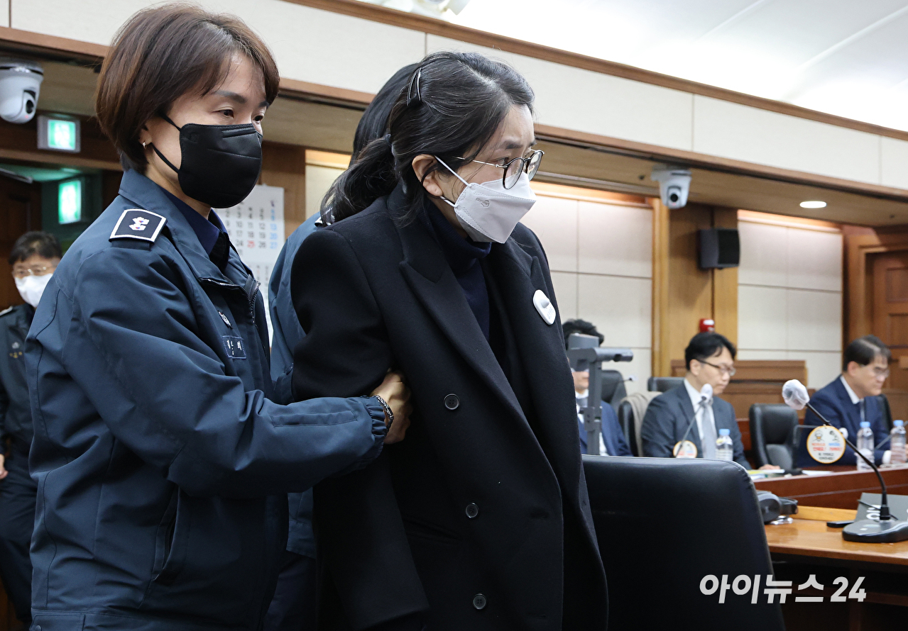 조희대 대법원장이 지난 3월 19일 서울 서초구 대법원에서 열린 전원합의체 선고에 입장하고 있다. 2026.3.19 [사진=연합뉴스]