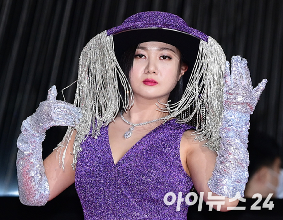 방송인 박나래가 지난 2023년 서울 마포구 상암 SBS 상암프리즘 타워에서 열린 '2023 SBS 연예대상' 시상식에 참석하고 있다. [사진=정소희 기자]