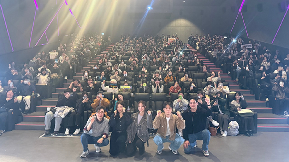 배우 박정민이 영화 '휴민트' GV에 참석해 관객들을 만나고 있다. [사진=NEW]