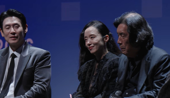 배우 전도연이 25일 오전 서울 마포구 호텔 나루 서울 엠갤러리에서 진행된 넷플릭스 영화 '가능한 사랑'(감독 이창동) 제작보고회에 참석해 포즈를 취하고 있다. [사진=문수지 기자]