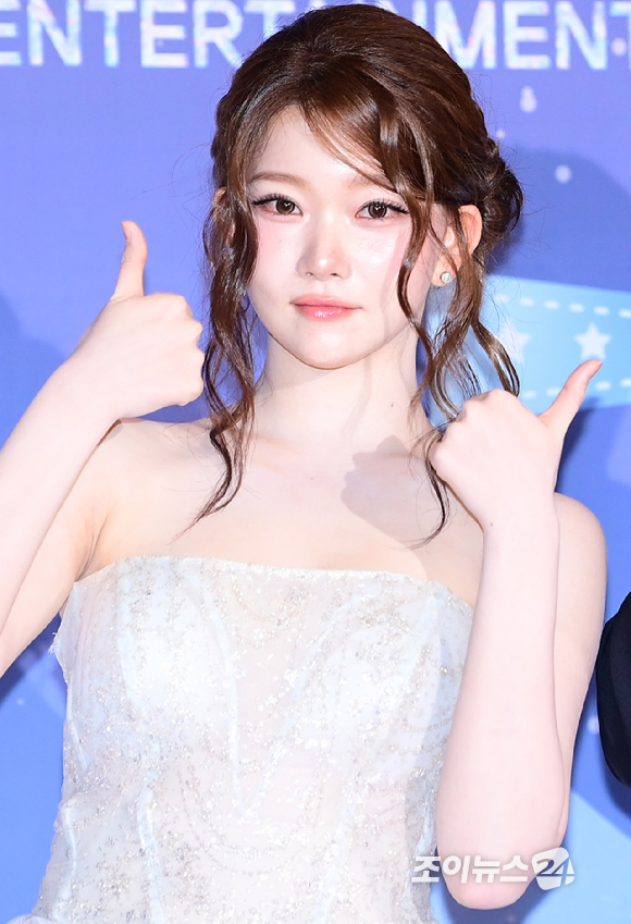 '극한84' 빌리 츠키가 29일 오후 서울 마포구 MBC 사옥에서 열린 '2025 MBC 방송연예대상' 포토월 행사에 참석하고 있다. [사진=정소희 기자]