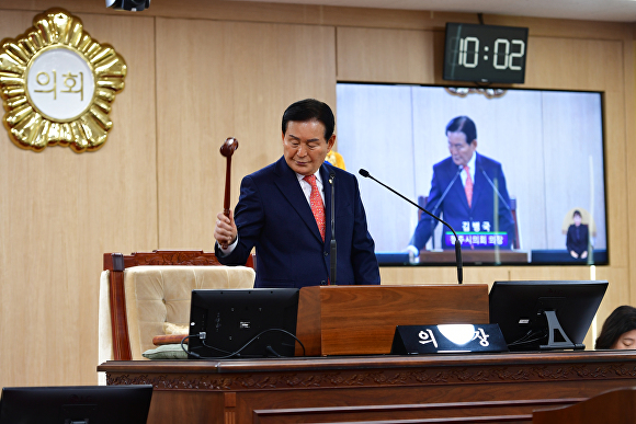 김병국 청주시의회 의장. [사진=청주시의회]