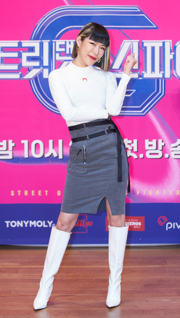 댄서 효진초이(원트)가 30일 온라인으로 진행된 Mnet '스트릿댄스 걸스 파이터' 제작발표회에 참석해 포즈를 취하고 있다. [사진=Mnet]