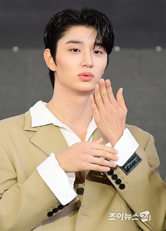 배우 김재원이 8일 부산 해운대구 영화의전당에서 열린 제31회 부산국제영화제 '최종면접' 야외 무대인사를 갖고 있다. [사진=정소희 기자]