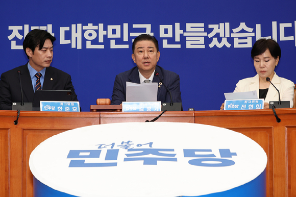 더불어민주당 김병기 당대표 직무대행 겸 원내대표가 2일 서울 여의도 국회에서 열린 최고위원회의에서 발언하고 있다. 2025.7.2 [사진=연합뉴스]