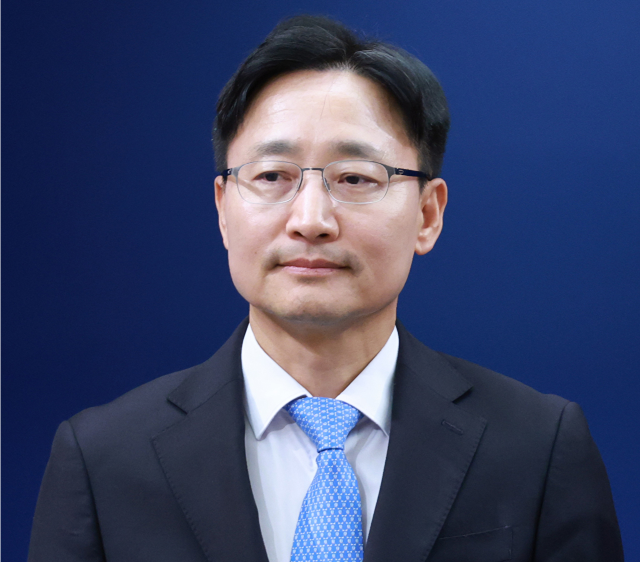 신임 대통령 비서실장으로 임명된 임광현 국세청장이 14일 청와대 기자회견장에서 전임자인 강훈식 비서실장의 인사말을 듣고 있다. 2026.10.14 [사진=연합뉴스]