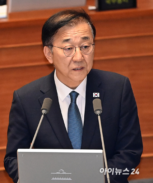 김윤덕 국토교통부 장관이 17일 서울 여의도 국회에서 열린 본회의에서 경제 분야 관련 대정부질문에서 질의에 답변하고 있다. [사진=곽영래 기자]