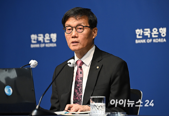 이창용 한국은행 총재가 29일 서울 중구 한국은행에서 열린 금통위 금리 결정에 대한 기자간담회에서 발언하고 있다. [사진=곽영래 기자]