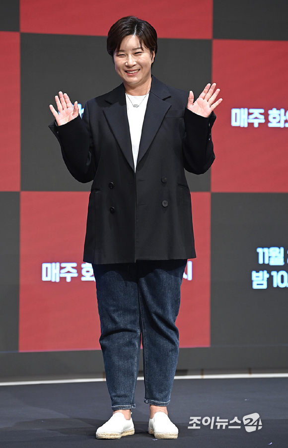 골프선수 출신 박세리가 25일 서울 구로구 더 세인트 신도림에서 열린 채널A 야구여왕' 제작발표회에서 포즈를 취하고 있다. [사진=곽영래 기자]