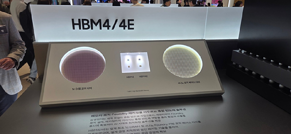 삼성전자 제57기 정기 주주총회에 전시된 HBM4와 HBM4E. [사진=박지은 기자]