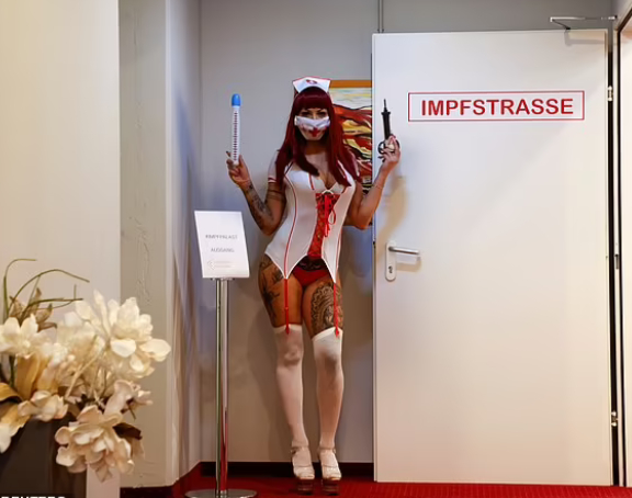 오스트리아 매춘업소에서 백신 접종을 조건으로 성서비스를 무료로 제공하는 이벤트를 열었다. [사진=트위터 MuhamadeevFarit 캡처]